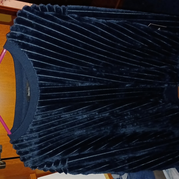 Simply Vera Vera Wang Tops - 🔴SPECIAL ITEM! Vera Wang Velour Sweatshirt